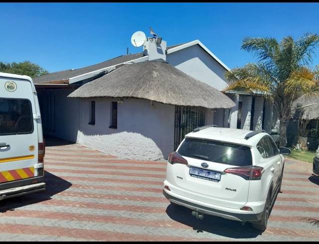 5 BEDROOM HOUSE FOR SALE IN ROODEPOORT WEST